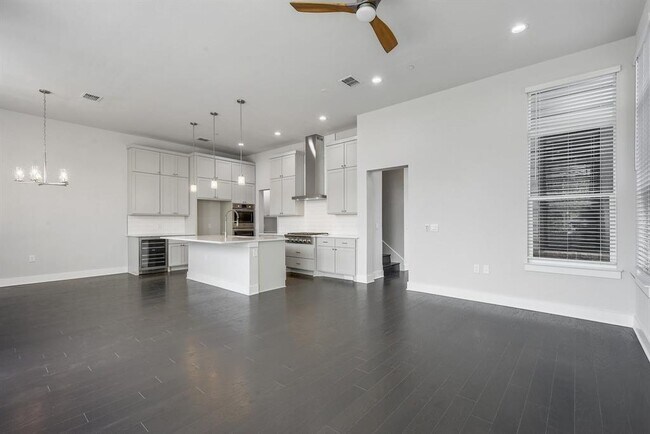 Building Photo - 4213 Elevator Dr