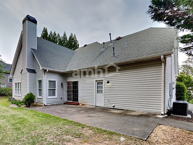 Building Photo - 5626 Fallsbrook Knoll