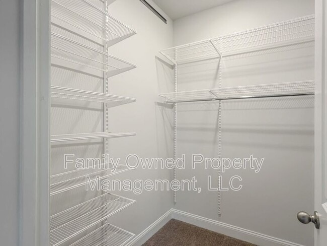 Building Photo - 208 Shortmarsh St