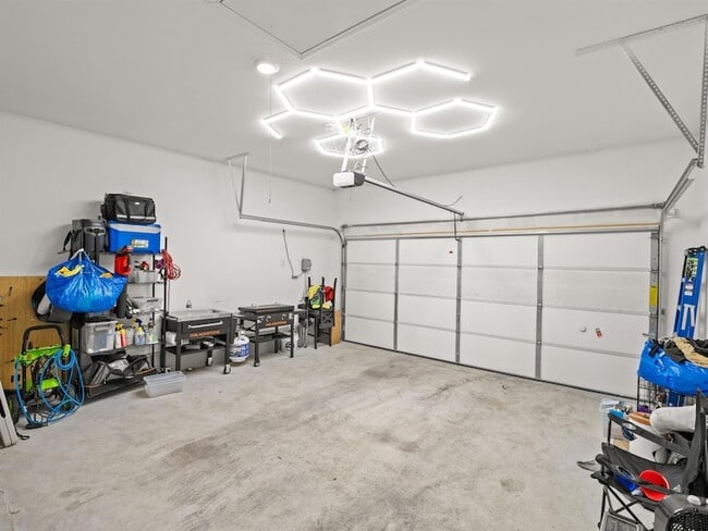 Building Photo - 2729 Louris Ln