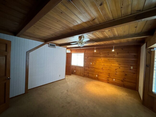 Building Photo - Country Estate Living at its BEST - 4 Bedrooms, 3 Bathrooms in Delano - Liberty One Real Estate G...