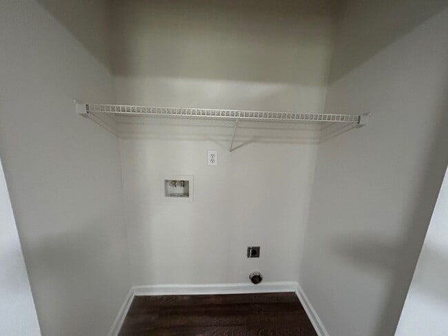 Building Photo - 3-bedroom, 2.5-bathroom two-story home located in the desirable Gatewood Communities!
