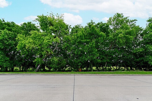 Building Photo - 3515 Washington Dr