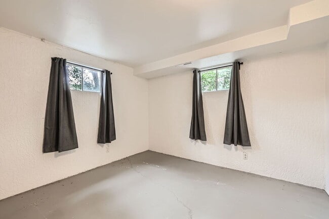Building Photo - 2515 W Willamette Ave