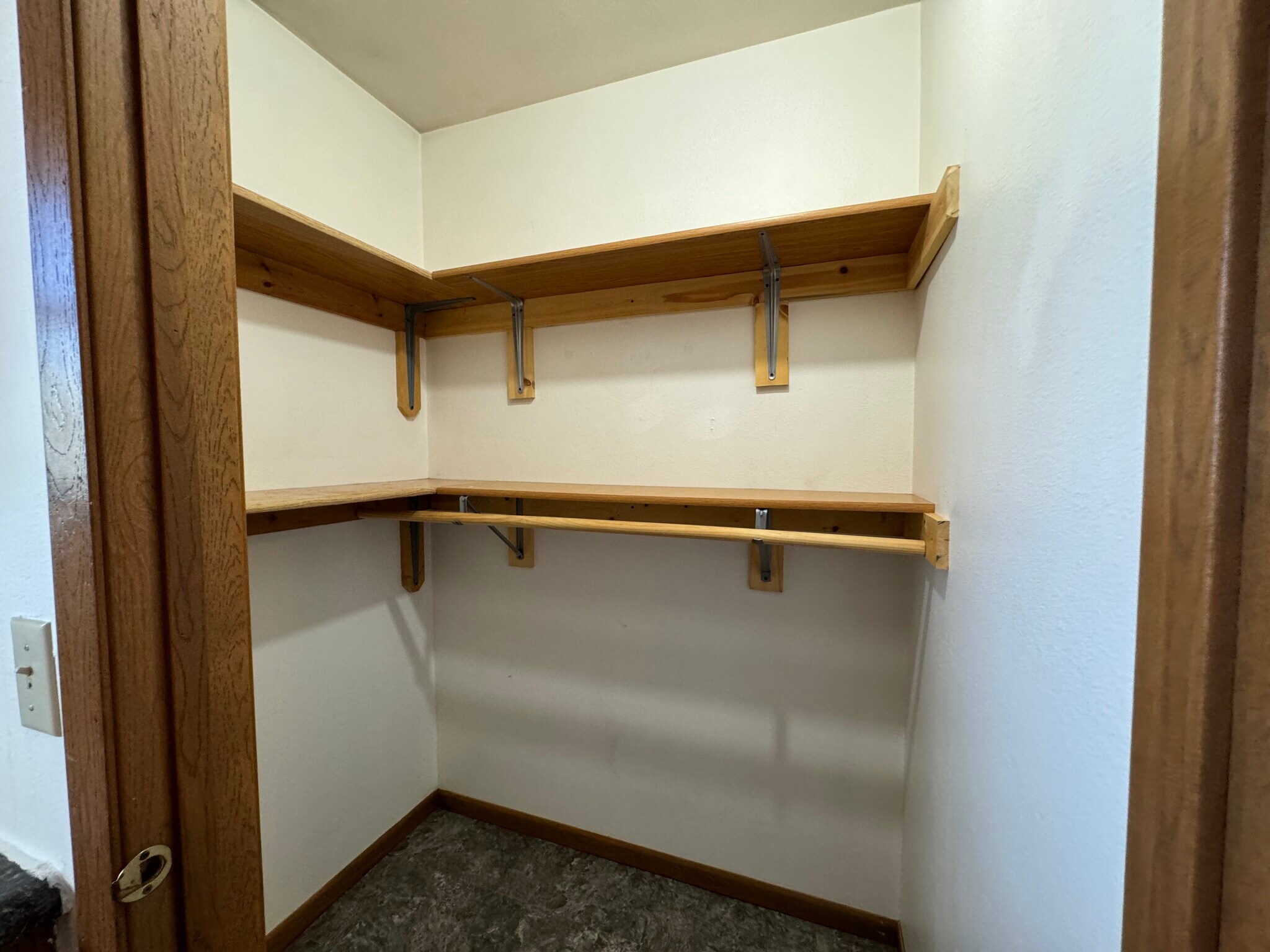 Building Photo - 2318 Meadow Ln