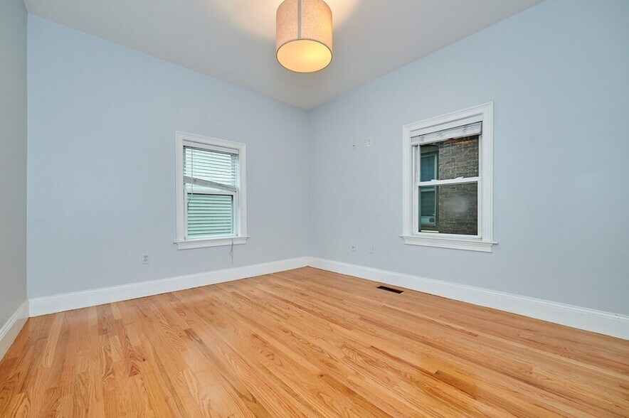Building Photo - 156 Dorchester St