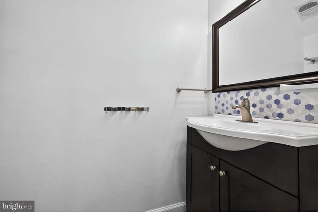 Building Photo - 680 Azalea Dr