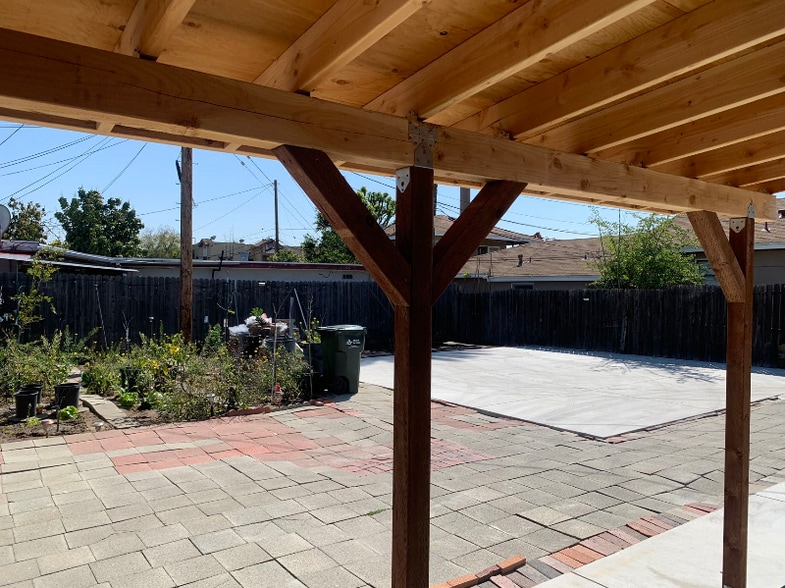 Building Photo - 9020 Longden Ave