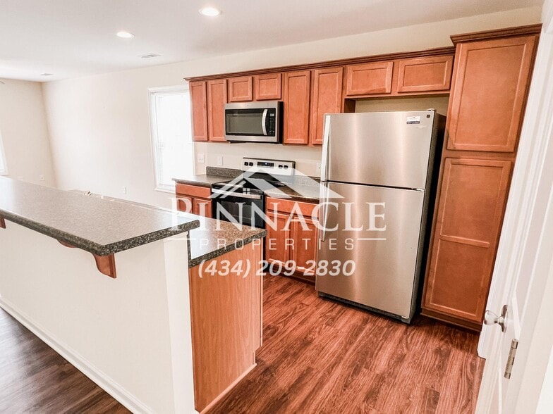 Building Photo - 586 Leesville Rd