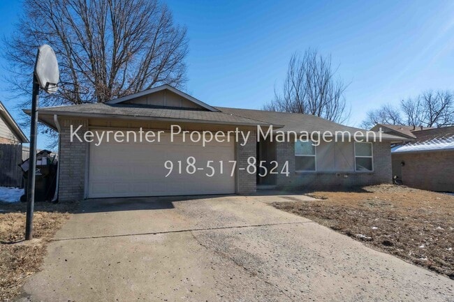 Building Photo - 3 BED 1 BATH! Schedule a tour today!