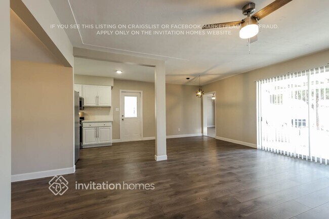 Building Photo - 2133 W Palmaire Ave