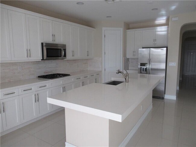 Building Photo - 8935 Watercrest Cir W