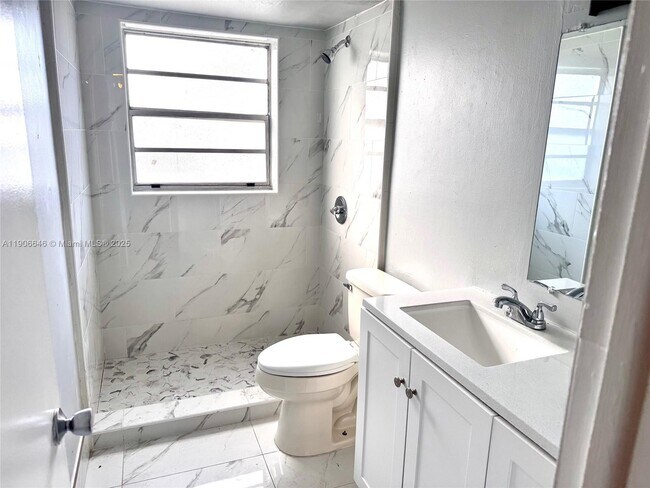 Building Photo - 6840 Pembroke Rd