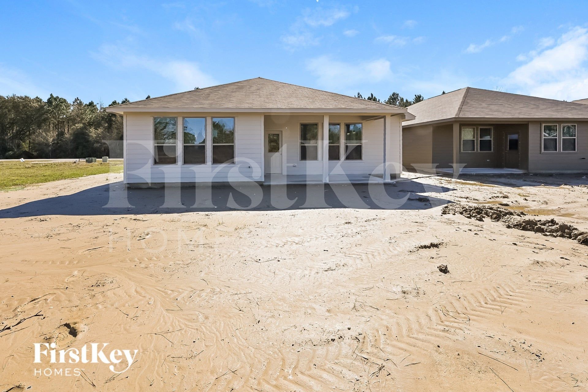 Building Photo - 14785 Country Club Dr