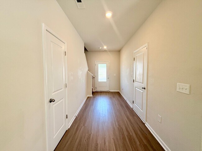 Building Photo - 6200 Lowe Ln