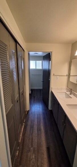 Building Photo - 1110 S Graff Cir