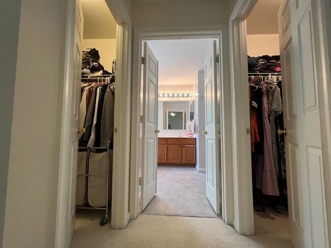Building Photo - Impressive 4 Bedroom 3.5 Single-Family Hom...