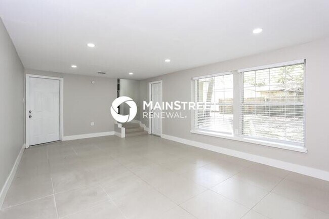 Building Photo - 3 Bedroom Pet-Friendly Home in JACKSONVILLE, FL with Main Street Renewal
