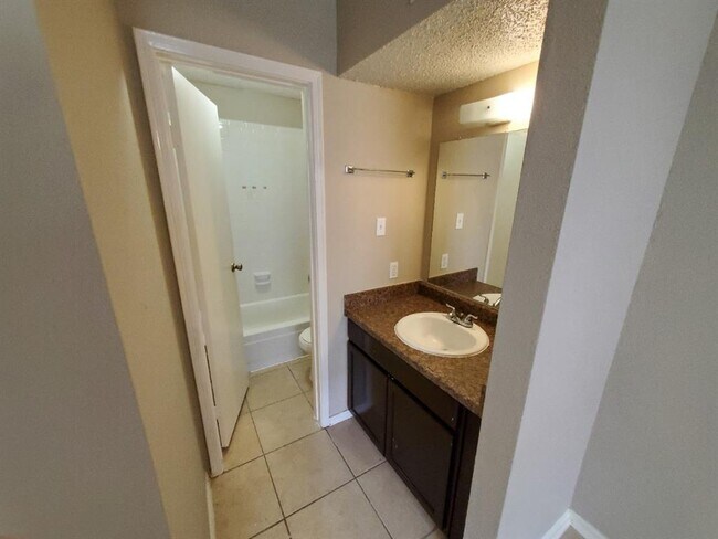 Building Photo - 2750 Holly Hall St