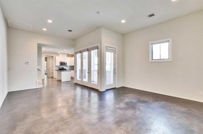 Building Photo - 417 W Johanna St