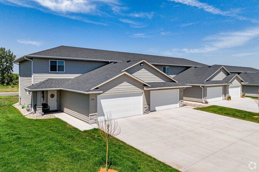 Primary Photo - Sundance Ridge Townhomes