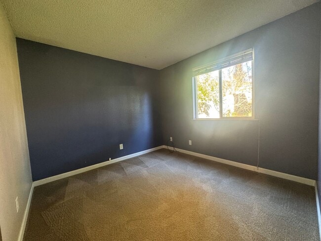 Building Photo - Great YARD! Charming 3 Bedroom / 2 Bath Home with a garage and McKinleyville