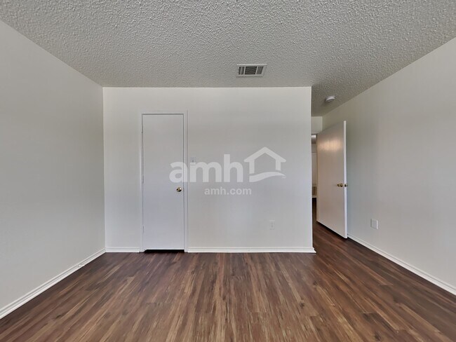 Building Photo - 5428 Kleberg Dr