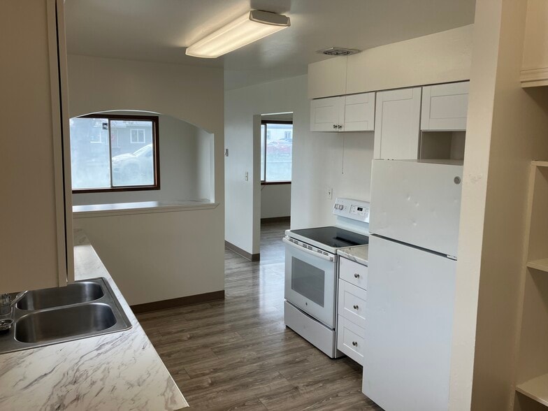 Kitchen - 1032 Lowry St