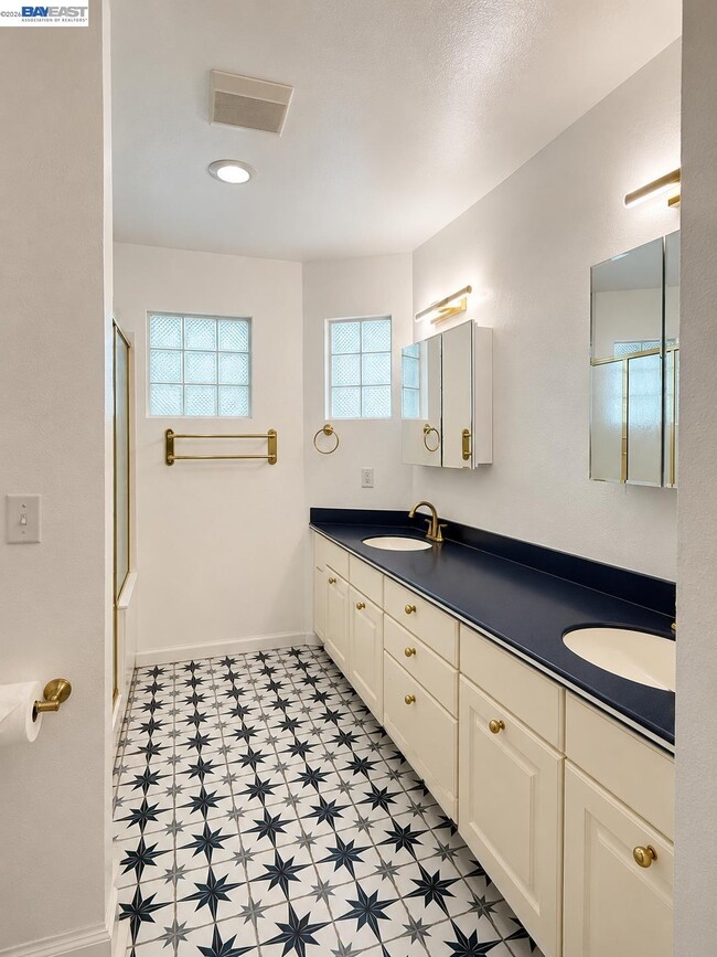 Building Photo - 2516 Dos Rios Dr