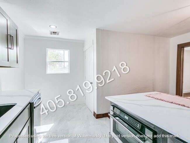 Building Photo - 2212 N Kelham Ave