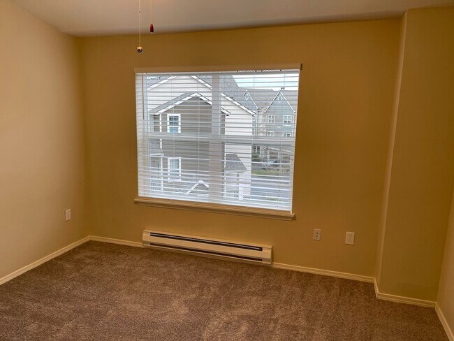 Building Photo - Extremely Gorgeous and Spacious 2 bedroom Condo