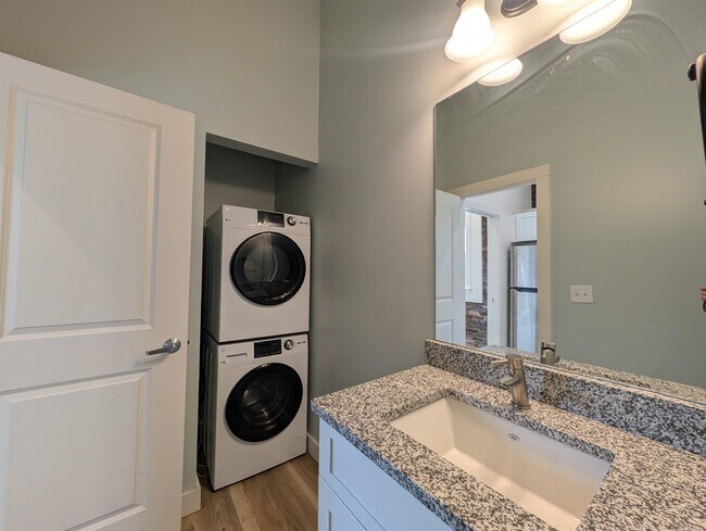 Building Photo - 22 S Main St