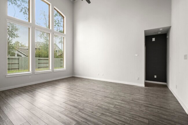 Building Photo - 16826 Beechwood Forest Way