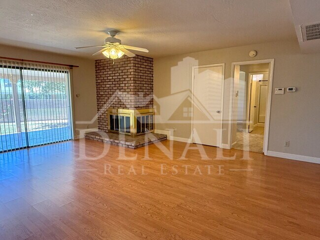 Building Photo - 5129 E Emile Zola Ave