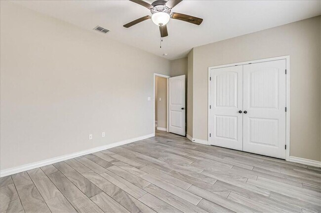 Building Photo - 6537 Paddington Dr