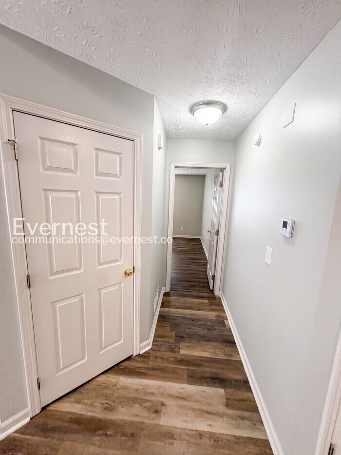 Building Photo - 1230 Creek View Ct