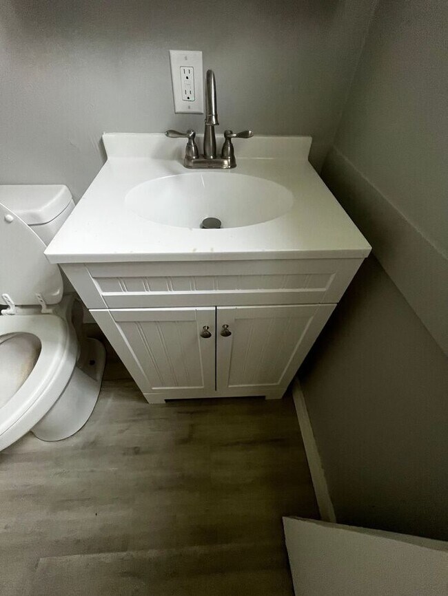 Building Photo - Now Leasing Renovated 1-Bedroom Apartment Homes at Parkway Apartments