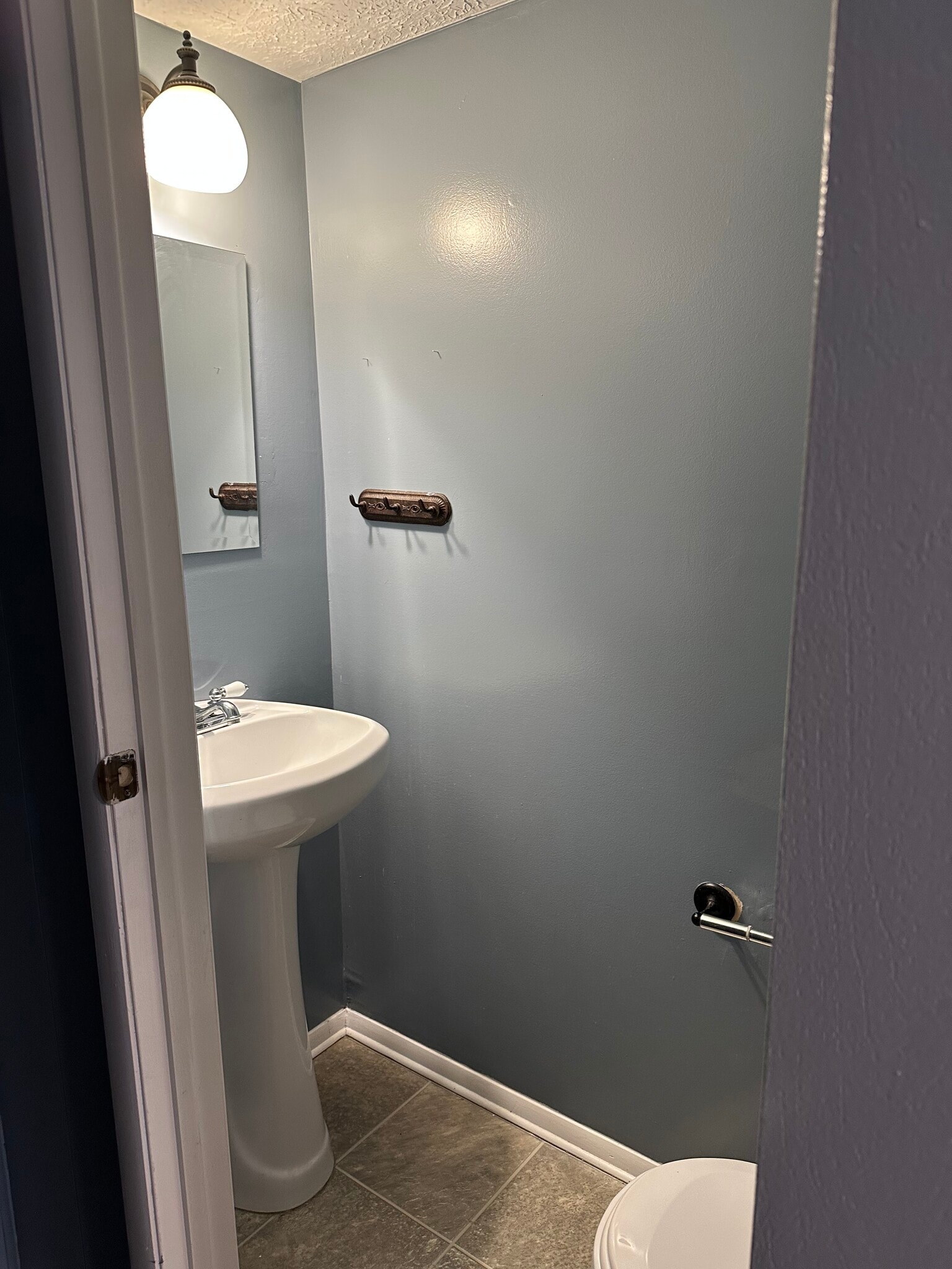 Building Photo - 8018 Grandview Ct