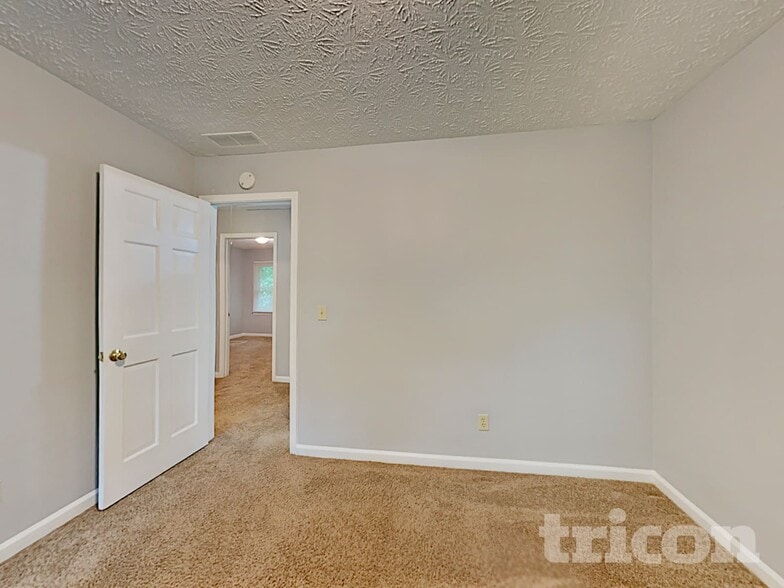 Building Photo - 215 Comstock Ct