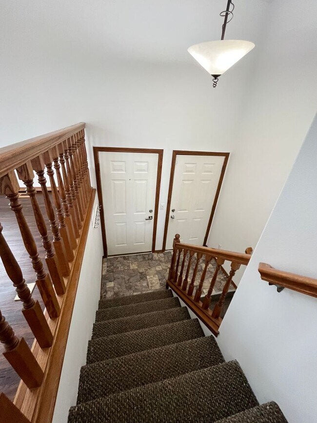 Building Photo - 3 Bed/2 Bath Home w/ Fenced in Yard!