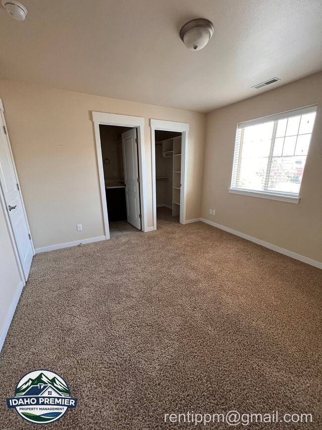 Building Photo - 8834 W Pine Valley Ln