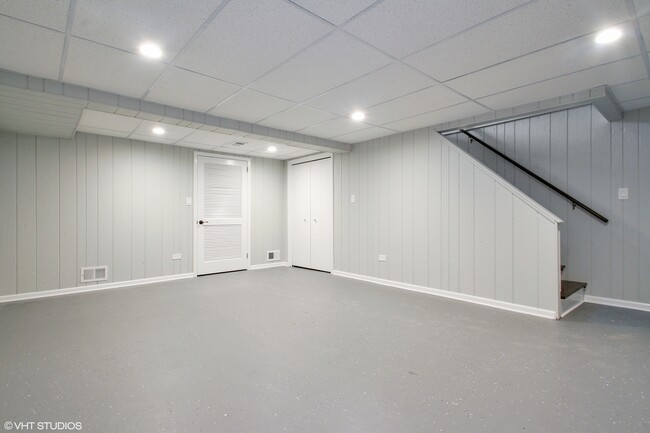 Building Photo - 1732 Pickwick Ln