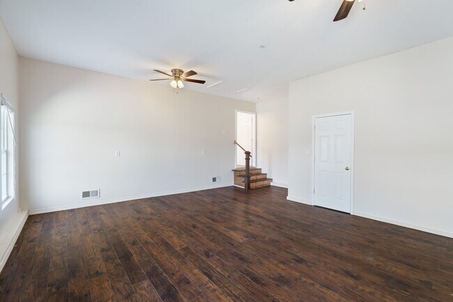 Building Photo - 182 Megan Ln