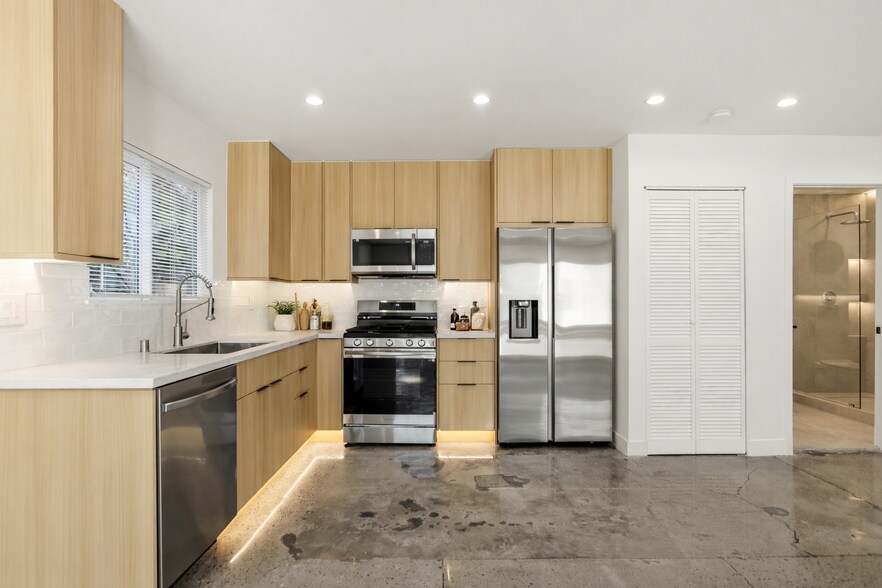 Kitchen - 7314 Fallbrook Ave