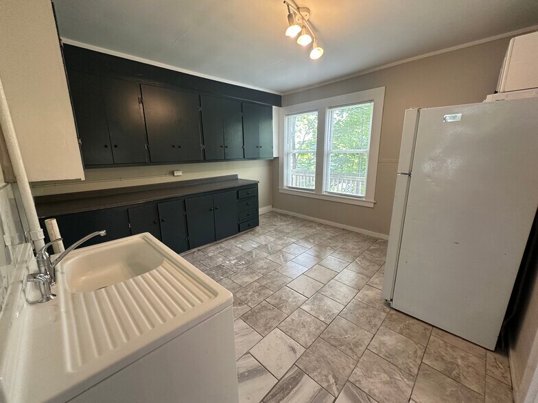 Kitchen - 49 Freeman Ave