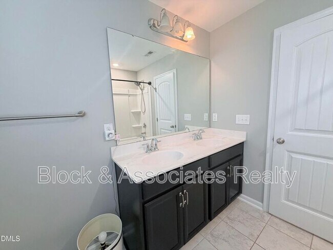 Building Photo - 504 Eno Dr