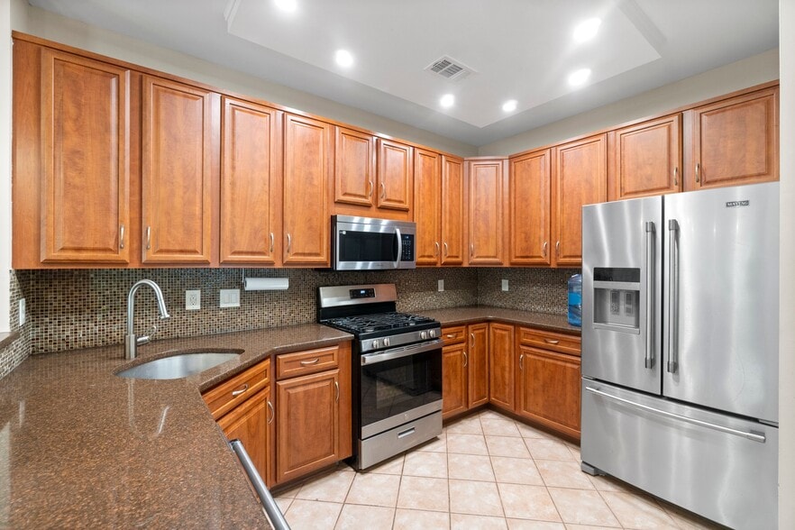 Building Photo - 40 Four Oaks Rd