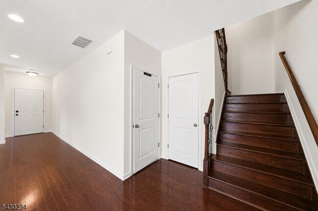 Building Photo - 133 Savoth Ln