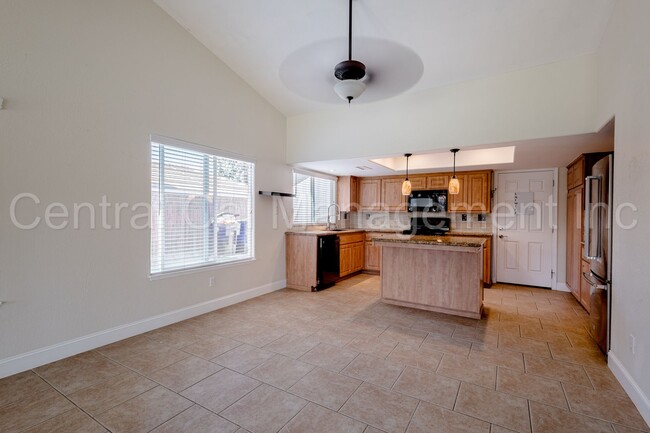 Building Photo - 3 Bedroom/2 Bath Home with Paid Solar and ...