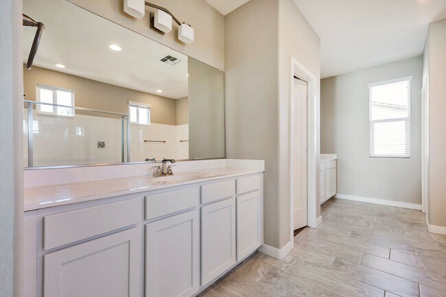 Building Photo - 2327 S Wycliff Cir